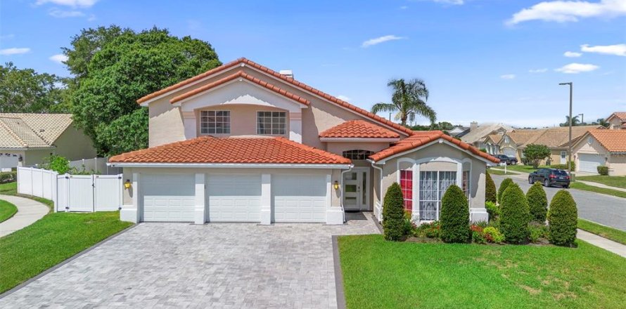 House in Orlando, Florida 4 bedrooms, 239.69 sq.m. № 1754617