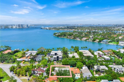Villa ou maison à vendre à Miami Beach, Floride: 6 chambres, 464.33 m2 № 2059684 - photo 19