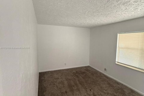 Condominio en venta en North Lauderdale, Florida, 2 dormitorios, 102.38 m2 № 1729756 - foto 10