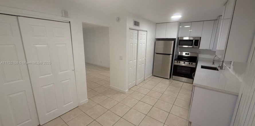 Condominio en North Lauderdale, Florida, 2 dormitorios № 1729756