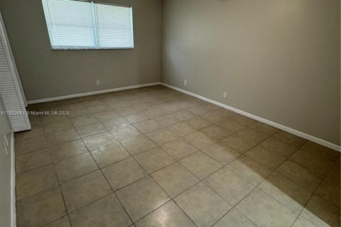 Condo in Lauderhill, Florida, 2 bedrooms  № 1937721 - photo 17