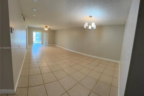 Condo in Lauderhill, Florida, 2 bedrooms  № 1937721 - photo 21