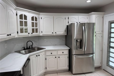 Condominio en alquiler en Lauderhill, Florida, 2 dormitorios, 111.48 m2 № 1937721 - foto 3