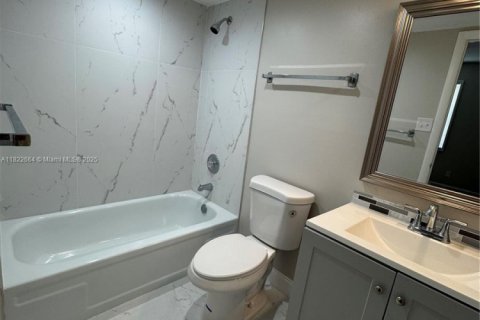 Condo in Lauderhill, Florida, 2 bedrooms  № 1937721 - photo 15