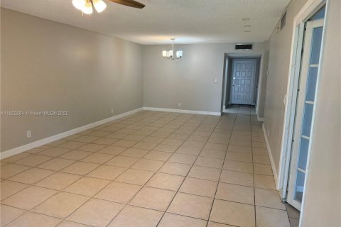 Condominio en alquiler en Lauderhill, Florida, 2 dormitorios, 111.48 m2 № 1937721 - foto 6
