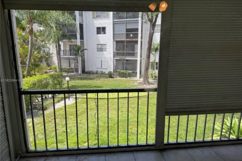 Condo in Lauderhill, Florida, 2 bedrooms  № 1937721 - photo 23