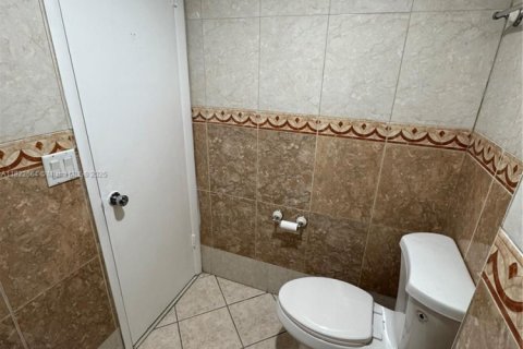 Condominio en alquiler en Lauderhill, Florida, 2 dormitorios, 111.48 m2 № 1937721 - foto 19