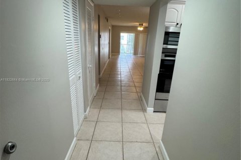 Condominio en alquiler en Lauderhill, Florida, 2 dormitorios, 111.48 m2 № 1937721 - foto 5