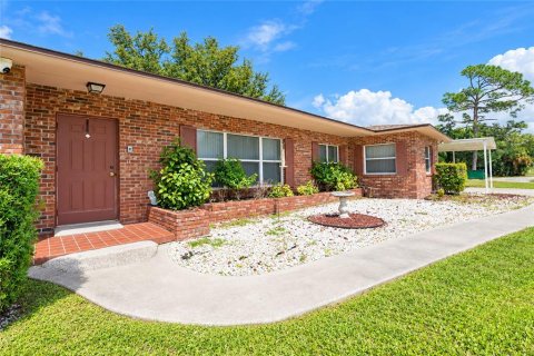 Propiedad comercial en venta en Port Charlotte, Florida, 466.65 m2 № 2412646 - foto 3