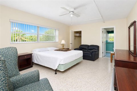 Propiedad comercial en venta en Port Charlotte, Florida, 466.65 m2 № 2412646 - foto 26
