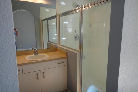 Condo in West Palm Beach, Florida, 3 bedrooms  № 2086803 - photo 13