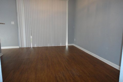 Condo in West Palm Beach, Florida, 3 bedrooms  № 2086803 - photo 4