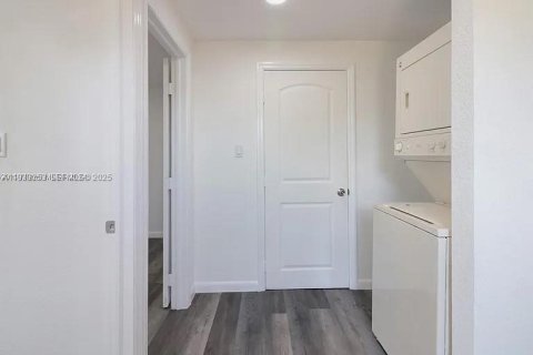 Купить коммерческую недвижимость в Уэст-Палм-Бич, Флорида 90.39м2, № 2035092 - фото 23