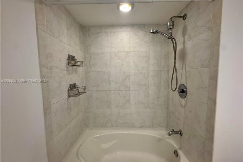 Copropriété à louer à Miami, Floride: 1 chambre, 59.36 m2 № 2339847 - photo 17