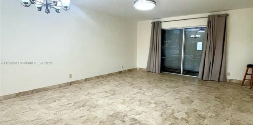 Кондоминиум с 1 спальней в Халландейл-Бич, Флорида № 1949783