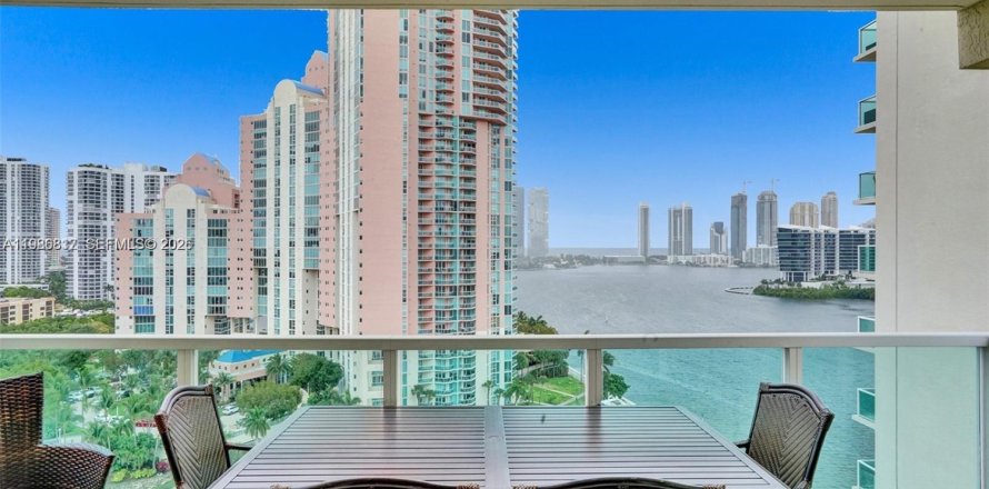 Condo à Aventura, Floride, 2 chambres  № 2255156