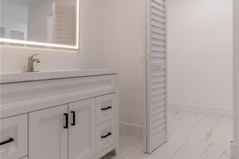 Condo in Boca Raton, Florida, 2 bedrooms  № 1993575 - photo 29