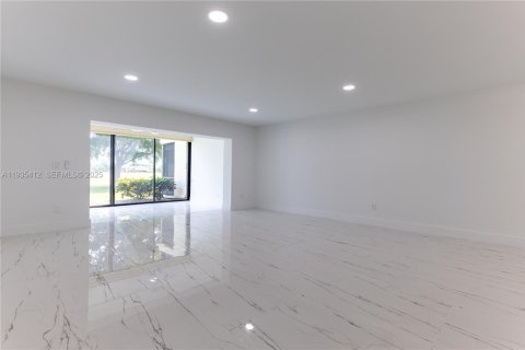 Condo in Boca Raton, Florida, 2 bedrooms  № 1993575 - photo 13