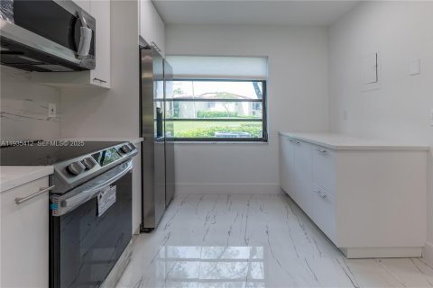 Condo in Boca Raton, Florida, 2 bedrooms  № 1993575 - photo 9