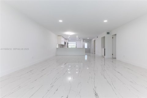 Condo in Boca Raton, Florida, 2 bedrooms  № 1993575 - photo 12