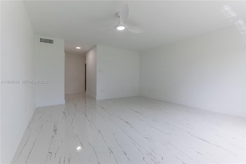 Condo in Boca Raton, Florida, 2 bedrooms  № 1993575 - photo 27