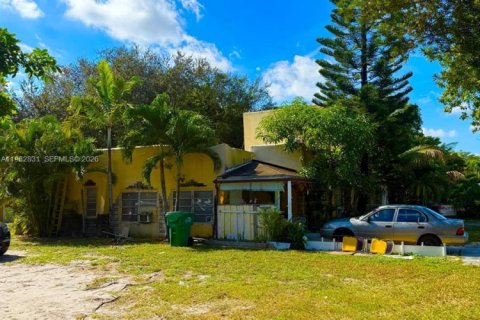 Casa en Opa-locka, Florida 1 dormitorio, 272.85 m2 № 2024155