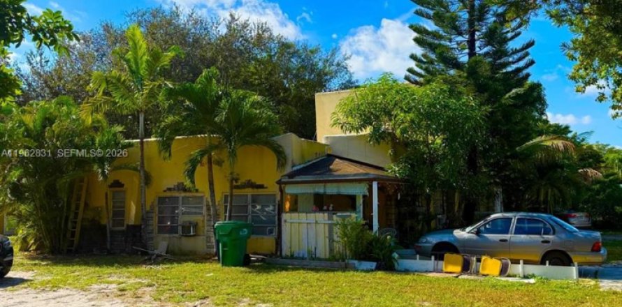 Casa en Opa-locka, Florida 1 dormitorio, 272.85 m2 № 2024155