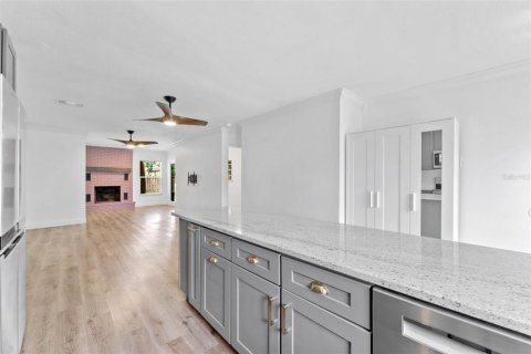 House in Tampa, Florida 3 bedrooms, 142.7 sq.m. № 2379622 - photo 9