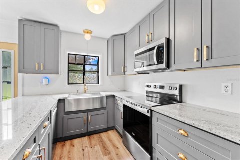 House in Tampa, Florida 3 bedrooms, 142.7 sq.m. № 2379622 - photo 7