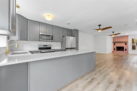 House in Tampa, Florida 3 bedrooms, 142.7 sq.m. № 2379622 - photo 4