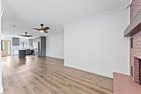 House in Tampa, Florida 3 bedrooms, 142.7 sq.m. № 2379622 - photo 15