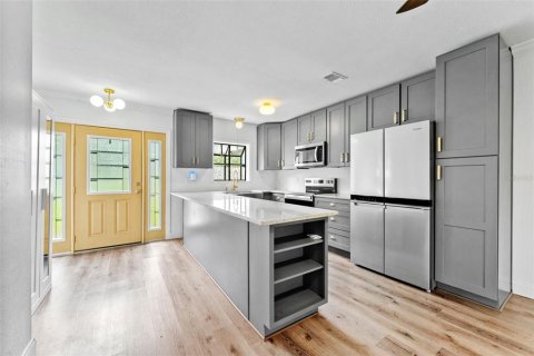 House in Tampa, Florida 3 bedrooms, 142.7 sq.m. № 2379622 - photo 6
