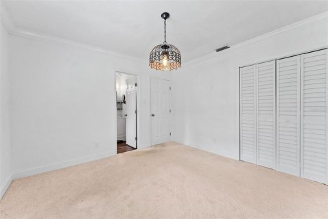 House in Tampa, Florida 3 bedrooms, 142.7 sq.m. № 2379622 - photo 17