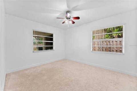 House in Tampa, Florida 3 bedrooms, 142.7 sq.m. № 2379622 - photo 22