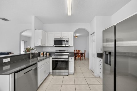 House in Miami, Florida 3 bedrooms, 150.69 sq.m. № 2276241 - photo 18