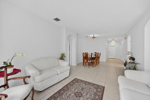 House in Miami, Florida 3 bedrooms, 150.69 sq.m. № 2276241 - photo 11