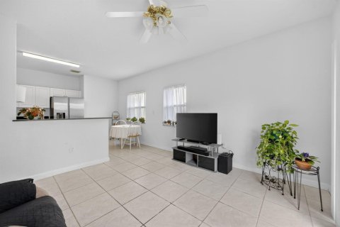 House in Miami, Florida 3 bedrooms, 150.69 sq.m. № 2276241 - photo 15