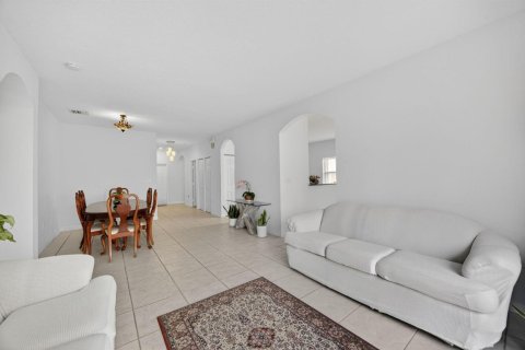 House in Miami, Florida 3 bedrooms, 150.69 sq.m. № 2276241 - photo 10