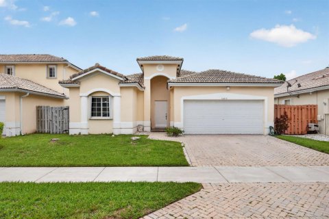 House in Miami, Florida 3 bedrooms, 150.69 sq.m. № 2276241