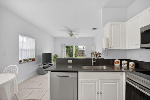 House in Miami, Florida 3 bedrooms, 150.69 sq.m. № 2276241 - photo 20