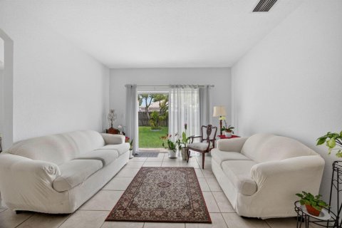 House in Miami, Florida 3 bedrooms, 150.69 sq.m. № 2276241 - photo 7