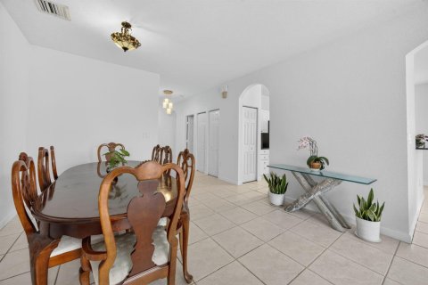 House in Miami, Florida 3 bedrooms, 150.69 sq.m. № 2276241 - photo 8