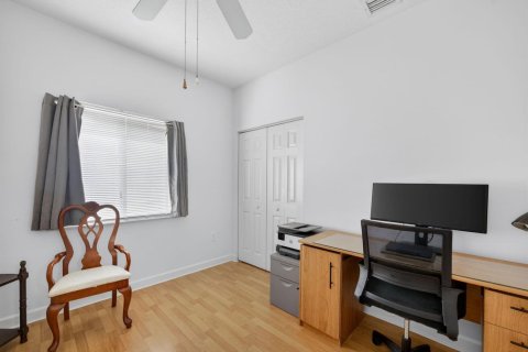 House in Miami, Florida 3 bedrooms, 150.69 sq.m. № 2276241 - photo 30