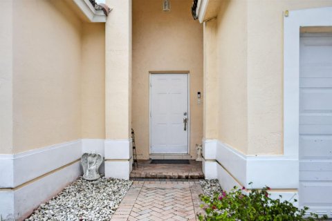 House in Miami, Florida 3 bedrooms, 150.69 sq.m. № 2276241 - photo 4