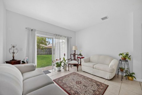 House in Miami, Florida 3 bedrooms, 150.69 sq.m. № 2276241 - photo 9