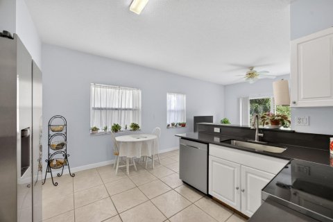 House in Miami, Florida 3 bedrooms, 150.69 sq.m. № 2276241 - photo 21