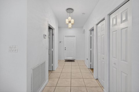 House in Miami, Florida 3 bedrooms, 150.69 sq.m. № 2276241 - photo 5