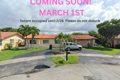 Дом в Майами, Флорида 4 спальни, 162.3м2 № 2036366