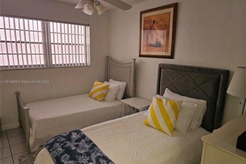 Condominio en alquiler en Hallandale Beach, Florida, 2 dormitorios, 86.86 m2 № 2088570 - foto 4