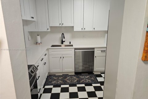 Condominio en alquiler en Hallandale Beach, Florida, 2 dormitorios, 86.86 m2 № 2088570 - foto 10